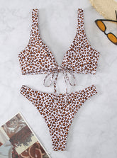 Bikini triangular con estampado de leopardo